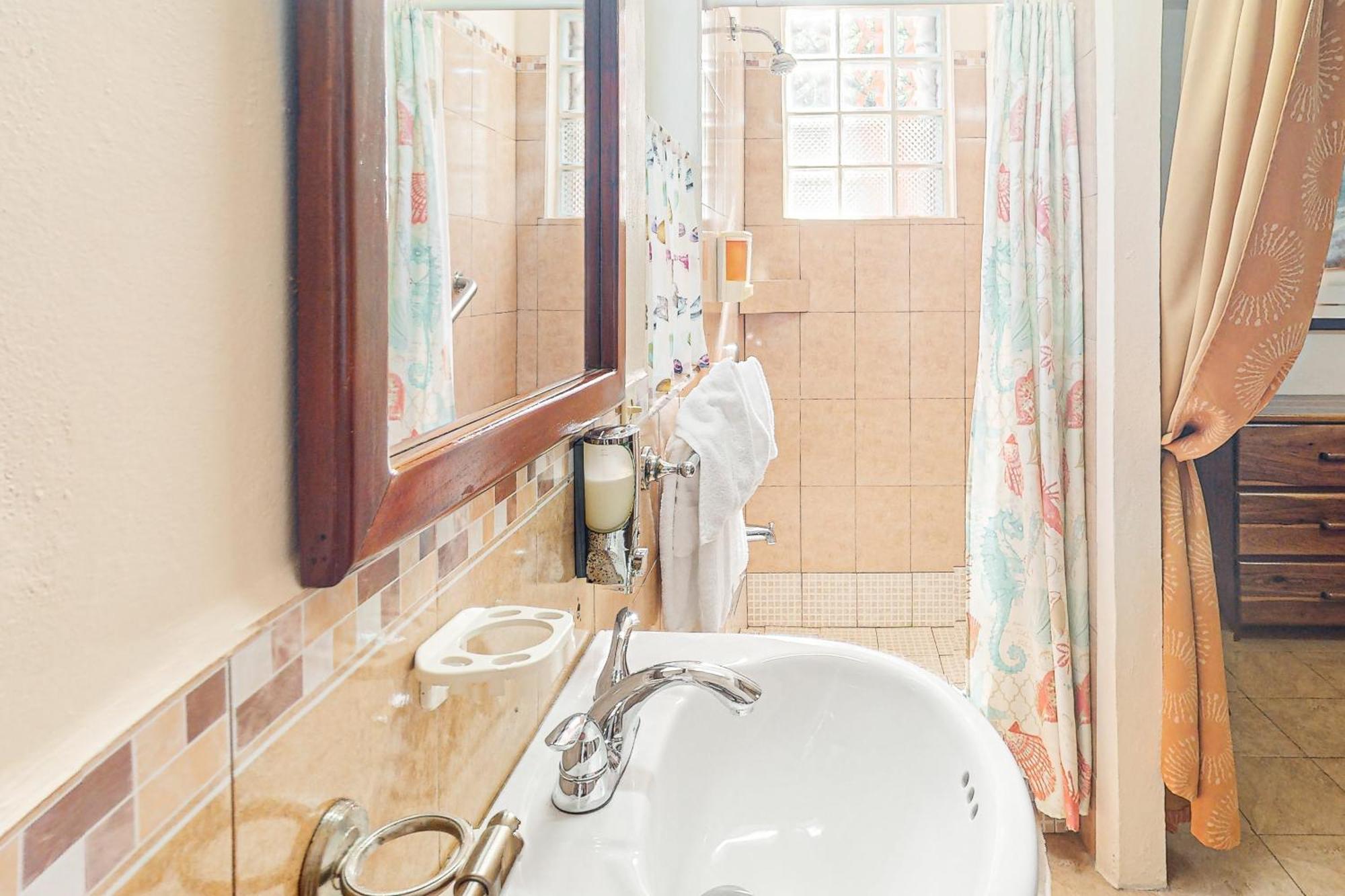 Hummingbird Home Suites San Pedro  Rom bilde