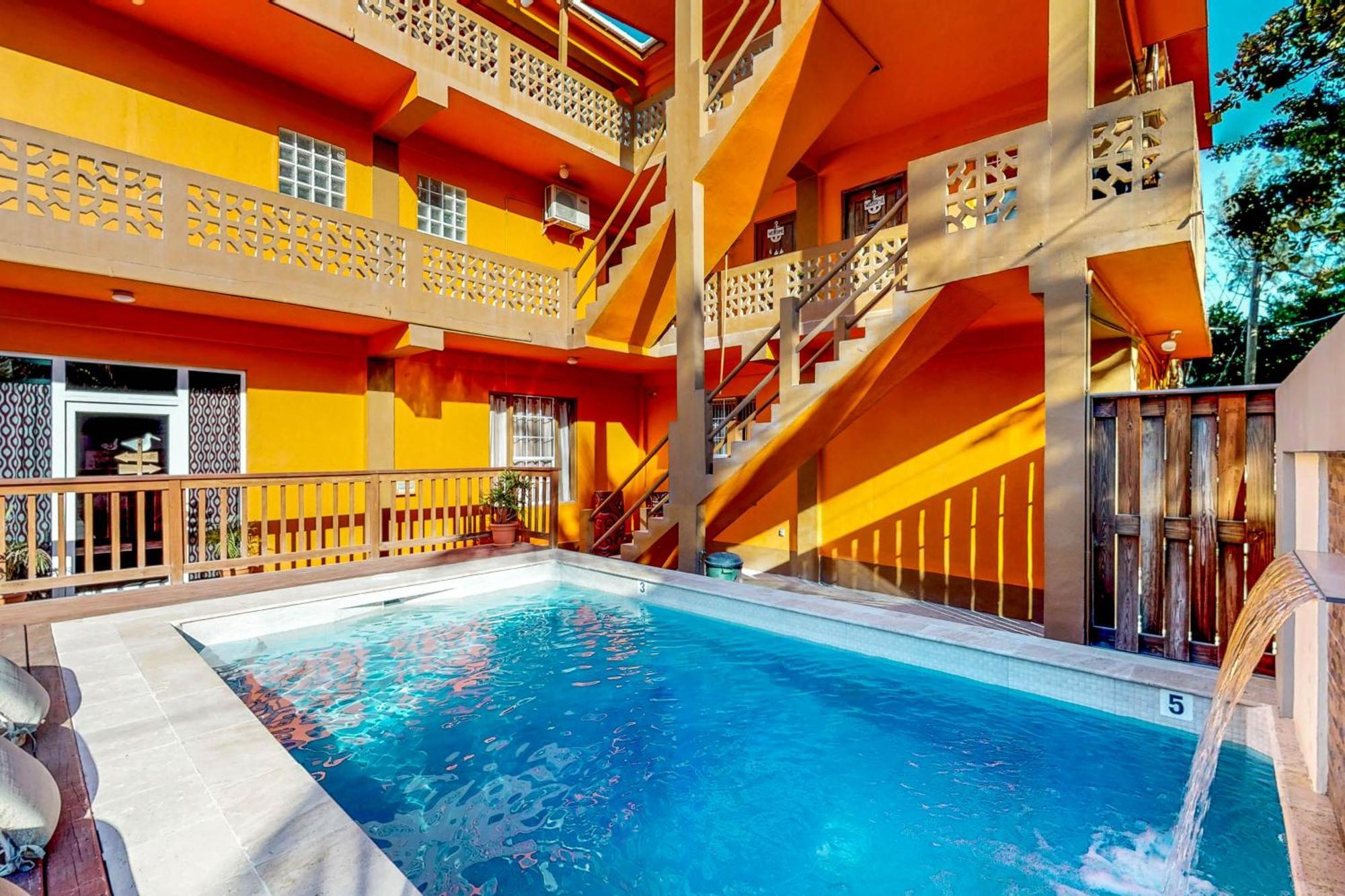 Hummingbird Home Suites San Pedro  Rom bilde