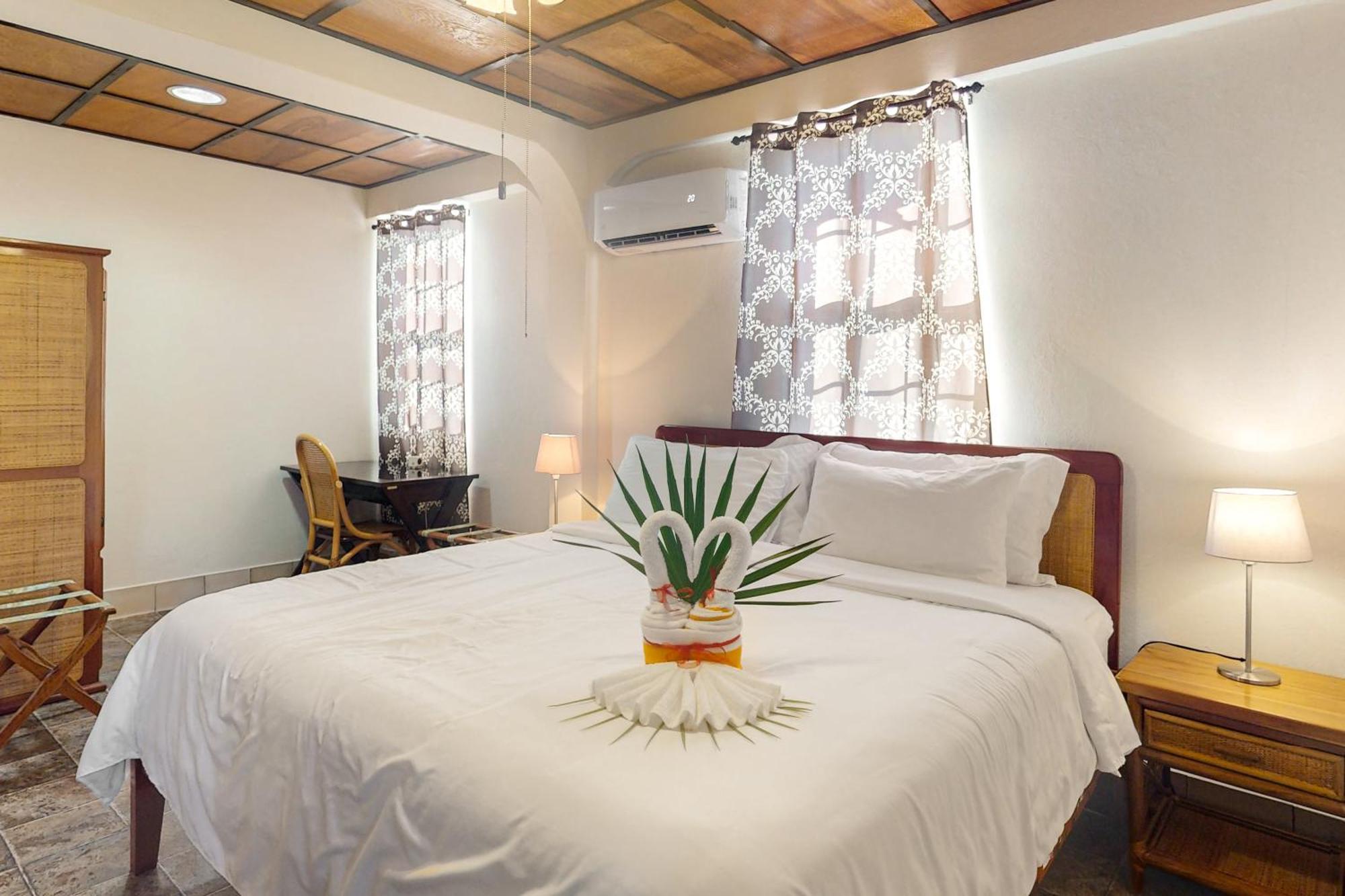 Hummingbird Home Suites San Pedro  Rom bilde
