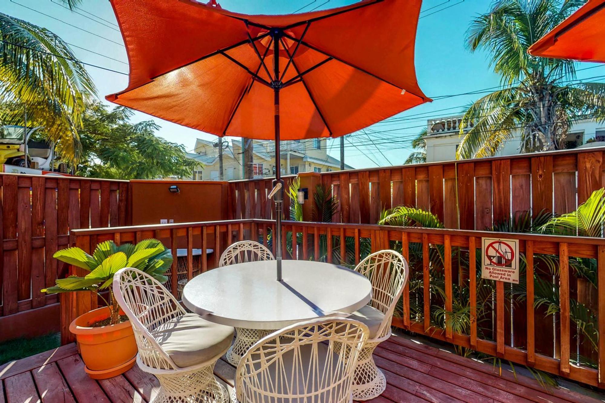 Hummingbird Home Suites San Pedro  Rom bilde
