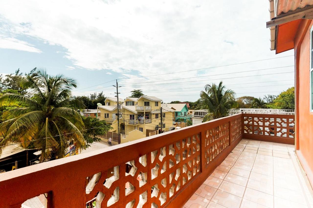 Hummingbird Home Suites San Pedro  Eksteriør bilde